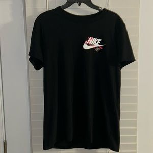 Nike short sleeve top • BOGO